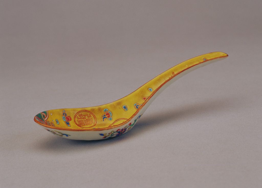 图片[1]-Yellow ground pastel longevity spoon-China Archive